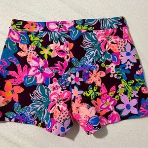 Lilly Pulitzer Arabeth stretch short in Cherry Ganache Bohemian Garden